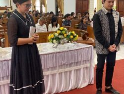 Felly Runtuwene Dan Deren Paulorino Bantu Rp 50 Juta Untuk Pembangunan Gereja GMIM Setia Kudus Pondang