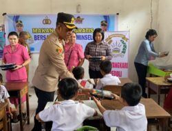 Polres Minsel dan Bhayangkari Bagikan Makan Siang Gratis untuk anak Sekolah Dasar