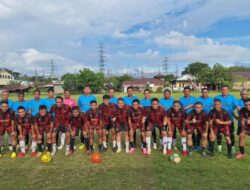 Jalin Persahabatan Melalui Sepak Bola Jangkerz All Star vs Lopana Old Star Berbagi Angka 6-6